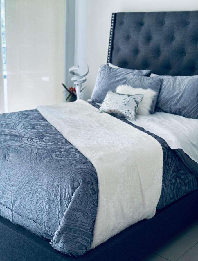 Iconic Luxurious 2 Bedroom Poolview & Bay View Downtown Apartamento